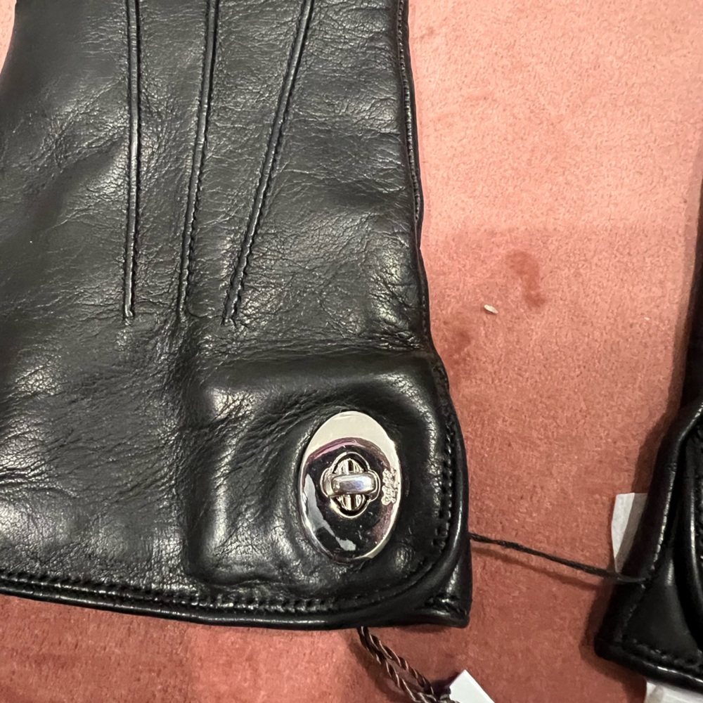 NWT Women’s Coach leather gloves - Picture 2 of 5